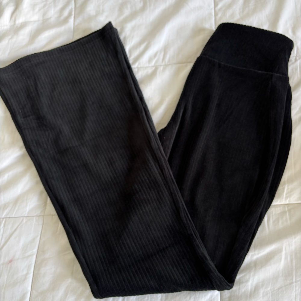 SO Black Ribbed Yoga Pants size medium